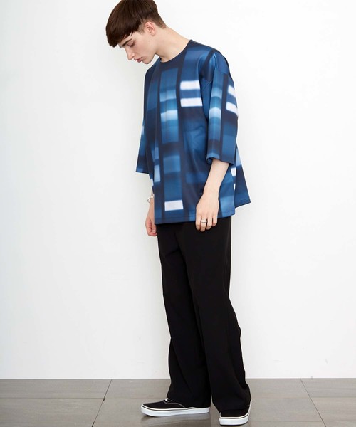 STUDIOUS(ステュディオス)の「【STUDIOUS】スクエアネオンビッグシルエットTシャツ(Tシャツ/カットソー・メンズ・ブラック/ブルー/ワインレッド・1/2)」の5枚目の写真