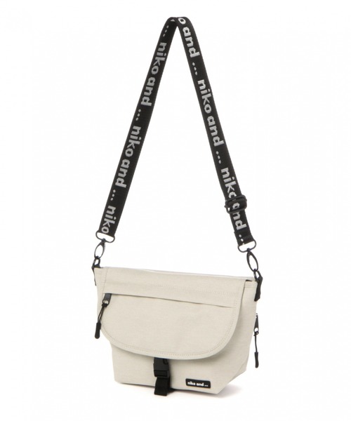 niko and...(ニコアンド)の「オリジナルメッセンジャーバッグ(メッセンジャーバッグ・レディース・ブラック/グレー/カーキ/ピンク/ブラウン/シルバー/ベージュ・FREE/0)」の5枚目の写真