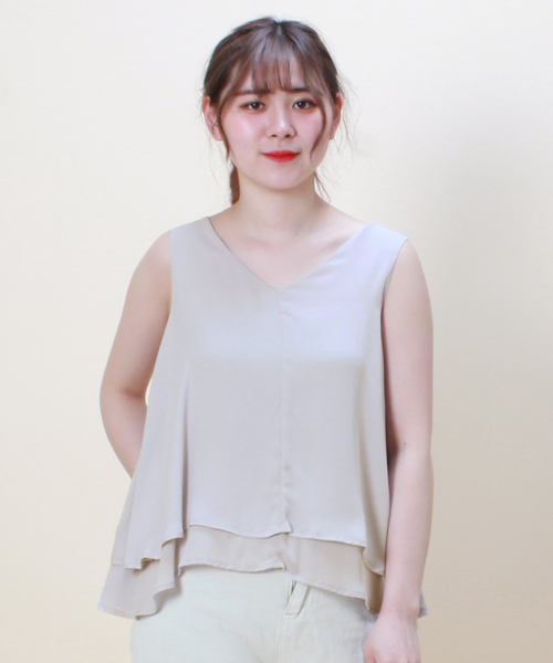 TRUDEA（トルディア）の「ティアードノースリーブブラウス（シャツ/ブラウス・レディース・ホワイト/ブラック/ベージュ/グリーン/モカ・MEDIUM/LARGE）」の2枚目の写真