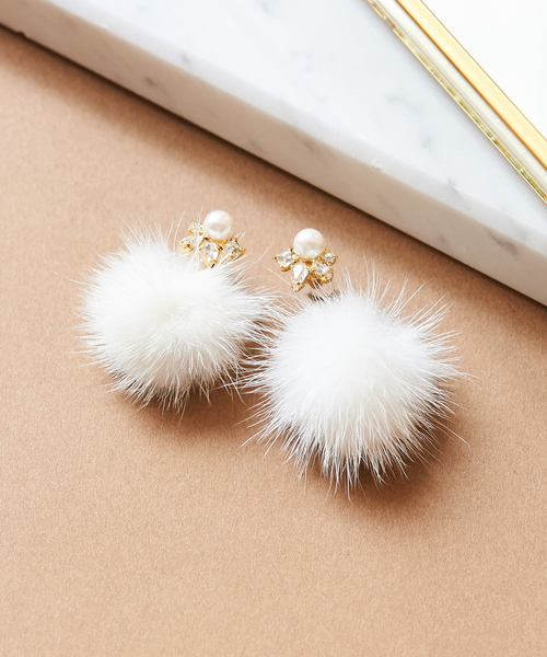 Phoebe(フィービィー)の「3wayドレスアップファーバックキャッチピアス(ピアス(両耳用))」|ホワイト