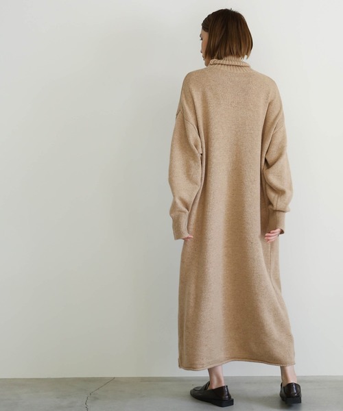 select MOCA（セレクトモカ）の「ウールタートルロングニット/リブスリーブビックシルエットニットワンピース（ニット/セーター・レディース・ベージュ/ブラウン・FREE）」の13枚目の写真