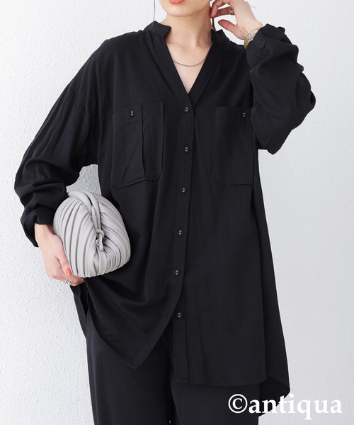 antiqua(アンティカ)の「「大人が選びたい。」Vネックスタンドカラーシャツ(その他トップス・レディース・ブラック/オフホワイト/カーキ・FREE)」の3枚目の写真