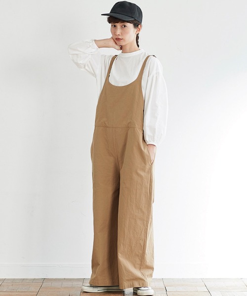 Sunny clouds（サニークラウズ）の「サニークラウズ　ｆｅａｔ．Ｓｈｕｔｔｌｅ　Ｎｏｔｅｓ　ｋａｚｕｍｉのサロペット〈レディース〉（サロペット/オーバーオール・レディース・ベージュ・MEDIUM/LARGE/X-LARGE/XX-LARGE/NM）」の2枚目の写真