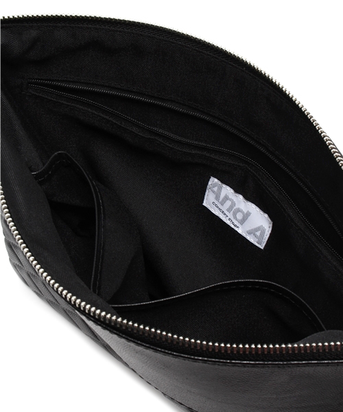 And A(アンドエー)の「キルティングレザークラッチ(クラッチバッグ・メンズ・ブラック/ネイビー・FREE)」の3枚目の写真