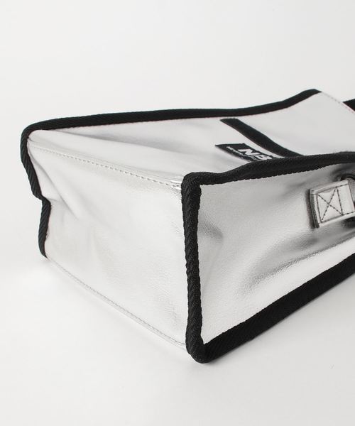 WEGO（ウィゴー）の「WEGO/ロールフラップロゴショルダーバッグ（ショルダーバッグ・レディース・シルバー/ブラック・FREE）」の8枚目の写真