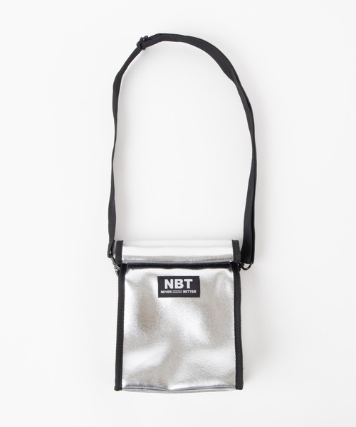 WEGO（ウィゴー）の「WEGO/ロールフラップロゴショルダーバッグ（ショルダーバッグ・レディース・シルバー/ブラック・FREE）」の2枚目の写真