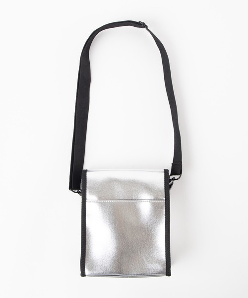 WEGO（ウィゴー）の「WEGO/ロールフラップロゴショルダーバッグ（ショルダーバッグ・レディース・シルバー/ブラック・FREE）」の7枚目の写真