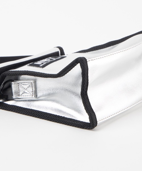 WEGO（ウィゴー）の「WEGO/ロールフラップロゴショルダーバッグ（ショルダーバッグ・レディース・シルバー/ブラック・FREE）」の11枚目の写真