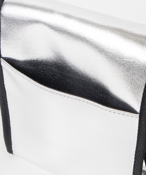 WEGO（ウィゴー）の「WEGO/ロールフラップロゴショルダーバッグ（ショルダーバッグ・レディース・シルバー/ブラック・FREE）」の16枚目の写真