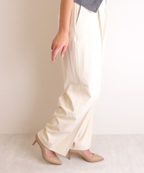 artemis by DIANA(アルテミスバイダイアナ)の「ポインテッドプレーンパンプス(パンプス・レディース・ブラック/ブラック系その他/ダークベージュ/ベージュ系その他/ブラック系その他2・22.0cm/23.0cm/23.5cm/22.5cm/24.0cm/24.5cm/25.0cm)」の20枚目の写真