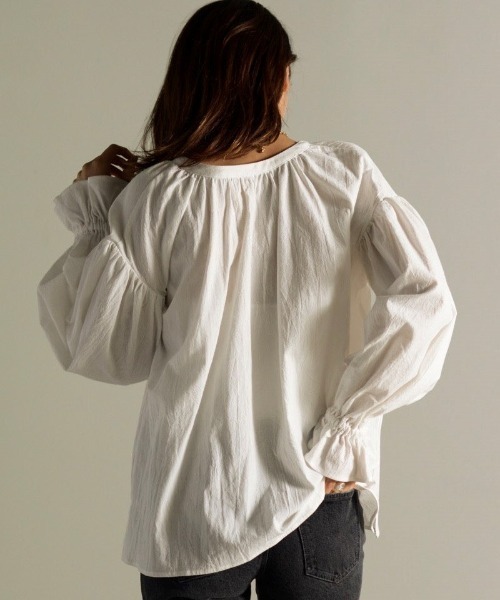 Auntie Rosa Holiday（アンティローザホリデー）の「2WAYレースアップギャザーブラウス（シャツ/ブラウス・レディース・ホワイト/ブラック/ライトグリーン・FREE）」の5枚目の写真