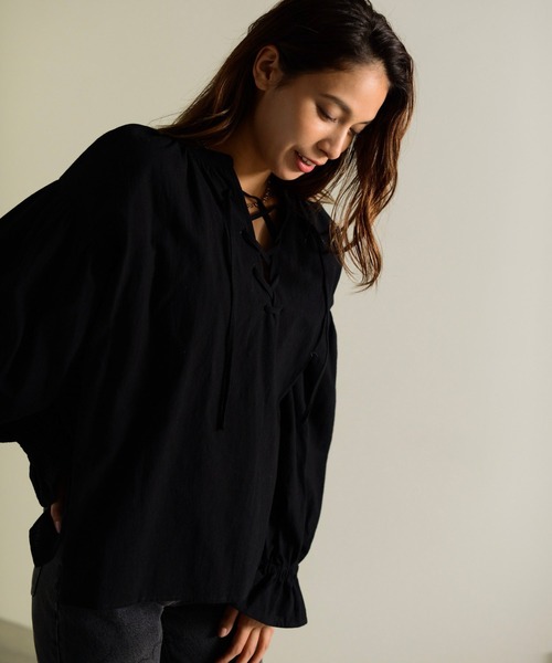 Auntie Rosa Holiday（アンティローザホリデー）の「2WAYレースアップギャザーブラウス（シャツ/ブラウス・レディース・ホワイト/ブラック/ライトグリーン・FREE）」の11枚目の写真