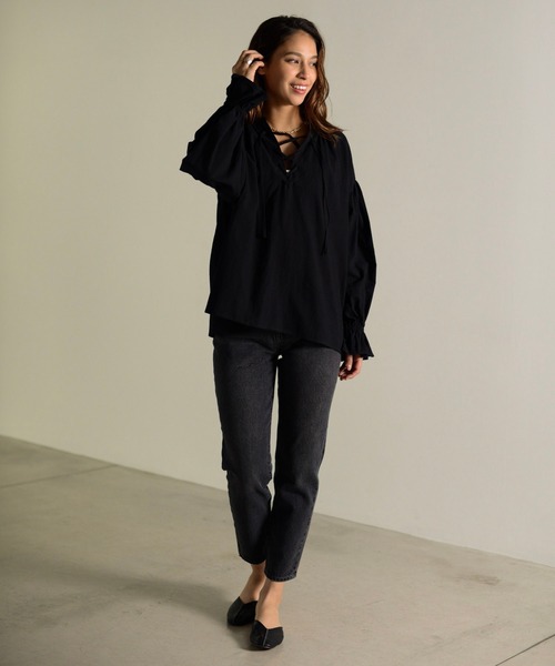 Auntie Rosa Holiday（アンティローザホリデー）の「2WAYレースアップギャザーブラウス（シャツ/ブラウス・レディース・ホワイト/ブラック/ライトグリーン・FREE）」の12枚目の写真