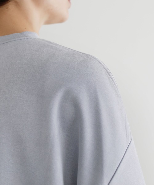 LILL（リル）の「フェイクスウェードサイドスリットビッグシルエットプルオーバー（Tシャツ/カットソー・メンズ・ブラック/ベージュ/グレー/サックスブルー/チャコール・M/L）」の16枚目の写真