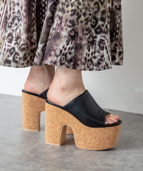 RASVOA（ラスボア）の「スクエアトゥコルクヒール厚底サンダル（サンダル・レディース・ブラック/オフホワイト・L/M）」の7枚目の写真
