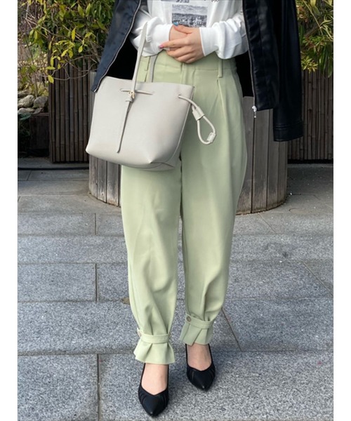 Te chichi（テチチ）の「裾ベルトクロップトパンツ（その他パンツ・レディース・ベージュ/ネイビー/グリーン・MEDIUM/SMALL）」の2枚目の写真