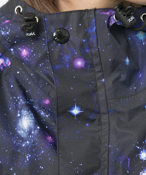 X-girl（エックスガール）の「【mini4月号掲載】OUTDOOR JACKET（ナイロンジャケット・レディース・マルチ/ブラック/レッド・1/2）」の13枚目の写真