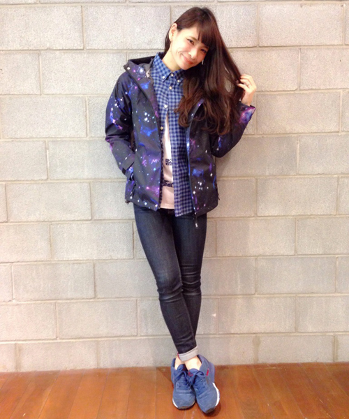 X-girl（エックスガール）の「【mini4月号掲載】OUTDOOR JACKET（ナイロンジャケット・レディース・マルチ/ブラック/レッド・1/2）」の15枚目の写真