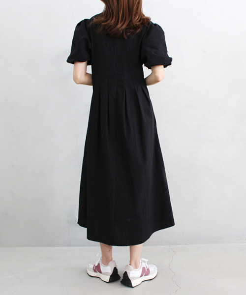 MODE ROBE(モードローブ)の「パフショルダ―ロングワンピース(ワンピース・レディース・ホワイト/ブラック/ブルー・FREE)」の6枚目の写真