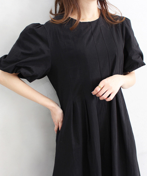 MODE ROBE(モードローブ)の「パフショルダ―ロングワンピース(ワンピース・レディース・ホワイト/ブラック/ブルー・FREE)」の7枚目の写真