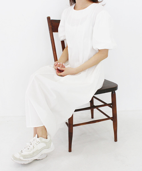 MODE ROBE(モードローブ)の「パフショルダ―ロングワンピース(ワンピース・レディース・ホワイト/ブラック/ブルー・FREE)」の15枚目の写真