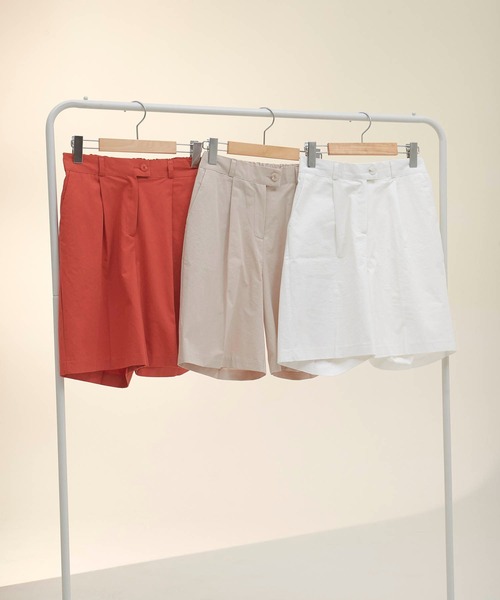 Mayree（メイリー）の「【Korea Select】タックワイドハーフパンツ（チノパンツ・レディース・レンガ/ライトベージュ/ホワイト・FREE）」の2枚目の写真