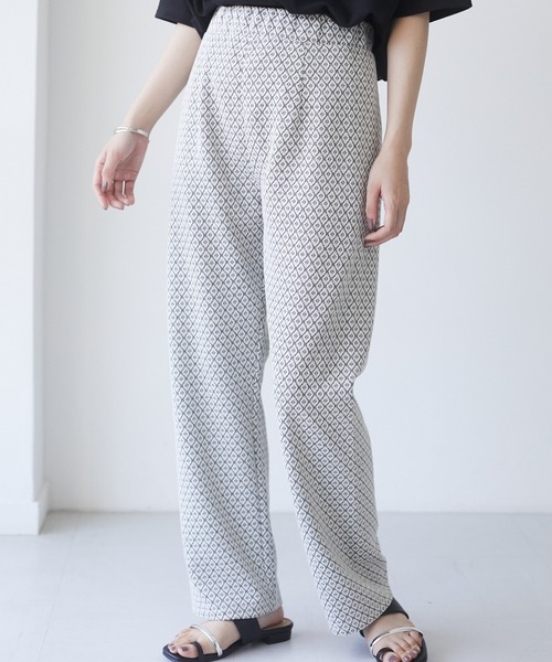 ELENCARE DUE（エレンカーレデュエ）の「・ELENCARE DUE ジャカードイージーパンツ＊（その他パンツ・レディース・ブラック/イエロー/アイボリー/ラベンダー・FREE）」の2枚目の写真