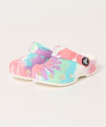 crocs | 《crocs》ｸﾛｯｸｽ ｸﾗｼｯｸﾀｲﾀﾞｲｸﾞﾗﾌｨｯｸｸﾛｯｸﾞKD(サンダル)