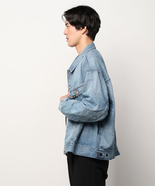 Lee（リー）の「Lee/リー　デニム ”USED加工” ビッグライダースジャケット（ライダースジャケット・メンズ・ライトインディゴブルー・LARGE/MEDIUM）」の2枚目の写真