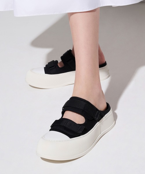 CHARLES & KEITH（チャールズ & キース）の「キャンバス ベルクロスニーカーミュール / Canvas Velcro Sneaker Mules（スリッポン・レディース・ホワイト/ブラック/ピンク・24.5cm/25.5cm/23.5cm/25cm/23cm/22.5cm）」の10枚目の写真