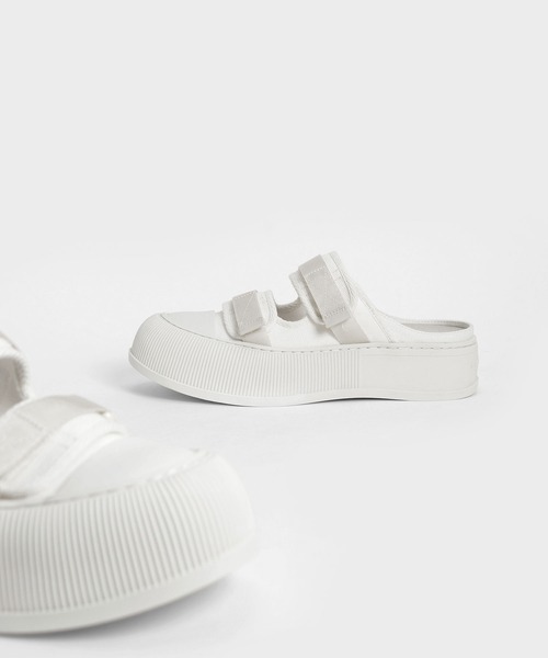 CHARLES & KEITH（チャールズ & キース）の「キャンバス ベルクロスニーカーミュール / Canvas Velcro Sneaker Mules（スリッポン・レディース・ホワイト/ブラック/ピンク・24.5cm/25.5cm/23.5cm/25cm/23cm/22.5cm）」の7枚目の写真