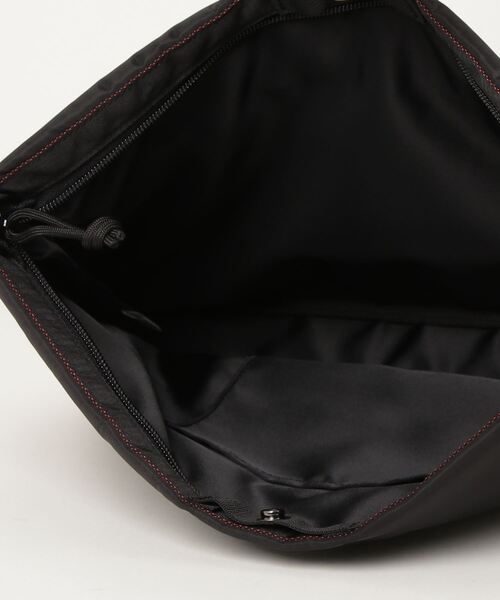 BRIEFING（ブリーフィング）の「CROSSCUT CLUTCH BAG/クロスカットクラッチバッグ（クラッチバッグ・レディース・ブラック/グレイッシュベージュ・FREE）」の5枚目の写真