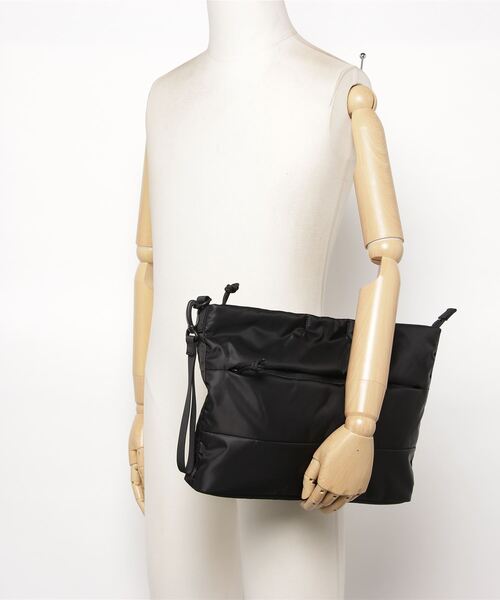 BRIEFING（ブリーフィング）の「CROSSCUT CLUTCH BAG/クロスカットクラッチバッグ（クラッチバッグ・レディース・ブラック/グレイッシュベージュ・FREE）」の6枚目の写真