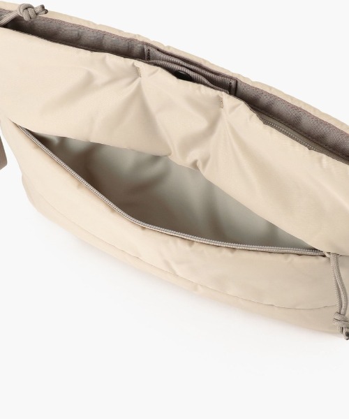 BRIEFING（ブリーフィング）の「CROSSCUT CLUTCH BAG/クロスカットクラッチバッグ（クラッチバッグ・レディース・ブラック/グレイッシュベージュ・FREE）」の12枚目の写真