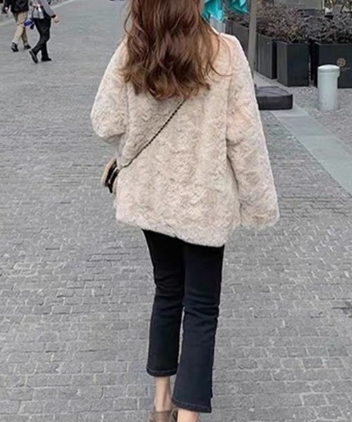 FRP（エフアールピー）の「YUGA フェイクムートン　ボア　ジャケットコート（ダウンジャケット/コート・レディース・オフホワイト・S/L/M）」の6枚目の写真