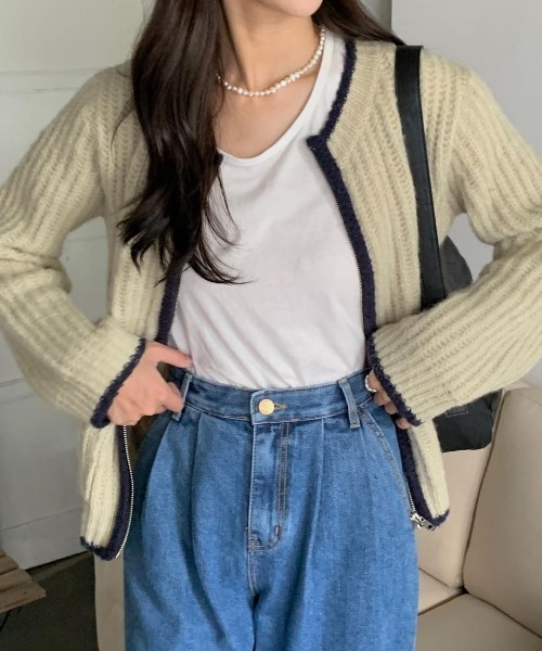 mood for a day(ムードフォーアデイ)の「butter bicolor zipup / バイカラージップアップカーディガン(カーディガン/ボレロ・レディース・ネイビー/ベージュ・FREE)」の17枚目の写真