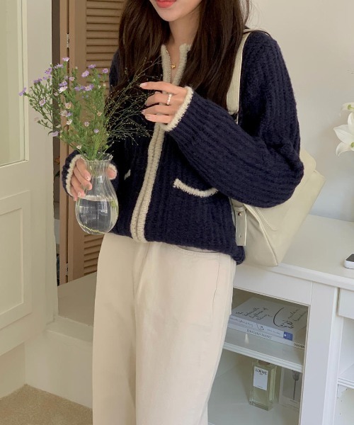 mood for a day(ムードフォーアデイ)の「butter bicolor zipup / バイカラージップアップカーディガン(カーディガン/ボレロ・レディース・ネイビー/ベージュ・FREE)」の3枚目の写真