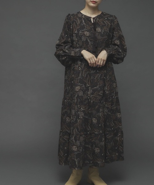 SENSE OF PLACE by URBAN RESEARCH(センスオブプレイスバイアーバンリサーチ)の「ペイズリーフラワーティアードワンピース(ワンピース・レディース・ブラウン系その他/ベージュ系その他・ONE)」の1枚目の写真