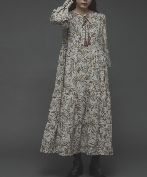 SENSE OF PLACE by URBAN RESEARCH(センスオブプレイスバイアーバンリサーチ)の「ペイズリーフラワーティアードワンピース(ワンピース・レディース・ブラウン系その他/ベージュ系その他・ONE)」の2枚目の写真