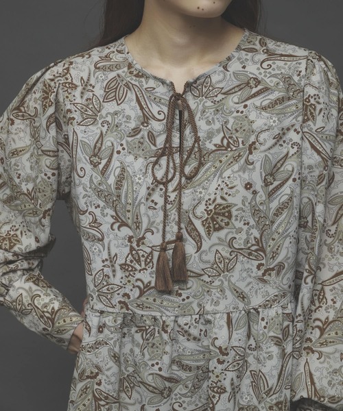 SENSE OF PLACE by URBAN RESEARCH(センスオブプレイスバイアーバンリサーチ)の「ペイズリーフラワーティアードワンピース(ワンピース・レディース・ブラウン系その他/ベージュ系その他・ONE)」の10枚目の写真