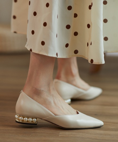 SVEC（シュベック）の「パールヒール ポインテッド フラット パンプス（パンプス・レディース・ホワイト/ブラック/ピンク・38/39/35/36/37/40）」の2枚目の写真