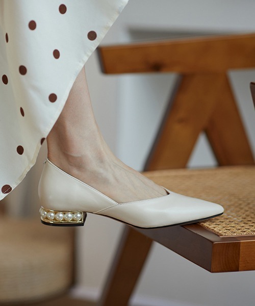 SVEC（シュベック）の「パールヒール ポインテッド フラット パンプス（パンプス・レディース・ホワイト/ブラック/ピンク・38/39/35/36/37/40）」の7枚目の写真