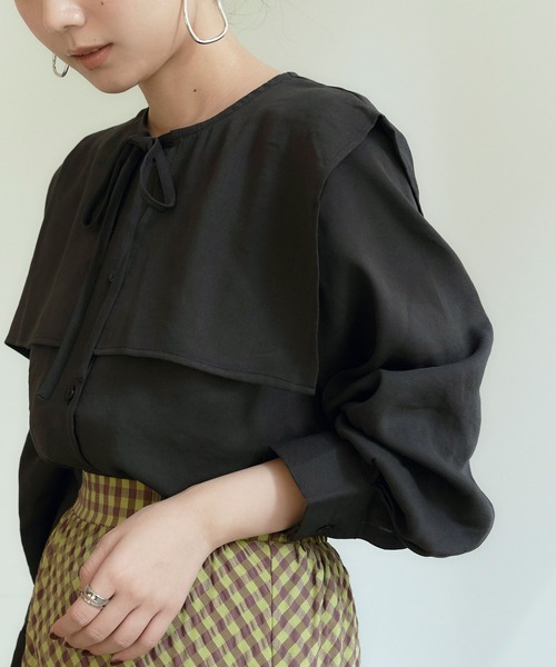 titivate（ティティベイト）の「ｹｰﾌﾟ付きﾉｰｶﾗｰﾌﾞﾗｳｽ（シャツ/ブラウス・レディース・オフホワイト/ライトグリーン/ブラック・S/M）」の2枚目の写真