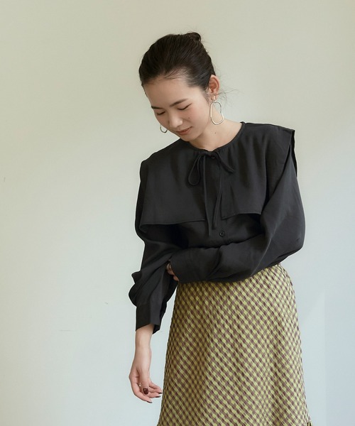 titivate（ティティベイト）の「ｹｰﾌﾟ付きﾉｰｶﾗｰﾌﾞﾗｳｽ（シャツ/ブラウス・レディース・オフホワイト/ライトグリーン/ブラック・S/M）」の11枚目の写真