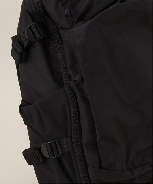 JOURNAL STANDARD(ジャーナルスタンダード)の「【EVERGOODS/エバーグッズ】マウンテン パネルローダー 30L(バックパック/リュック・メンズ・ブラック・FREE)」の17枚目の写真