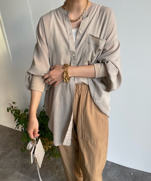 DouDou(ドゥドゥ)の「袖リブバックギャザーシャツ(シャツ/ブラウス・レディース・ブラック/オフホワイト/ピンク/ベージュ/パープル・FREE)」の3枚目の写真