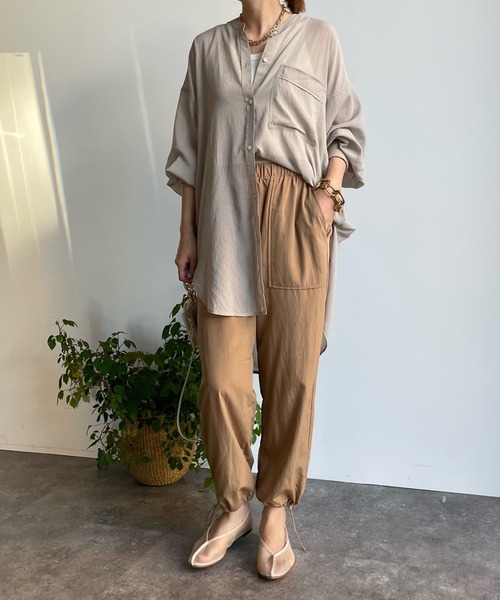 DouDou(ドゥドゥ)の「袖リブバックギャザーシャツ(シャツ/ブラウス・レディース・ブラック/オフホワイト/ピンク/ベージュ/パープル・FREE)」の6枚目の写真