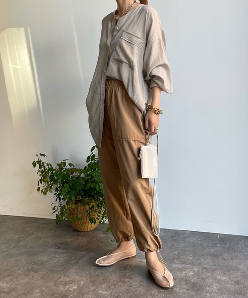 DouDou(ドゥドゥ)の「袖リブバックギャザーシャツ(シャツ/ブラウス・レディース・ブラック/オフホワイト/ピンク/ベージュ/パープル・FREE)」の7枚目の写真