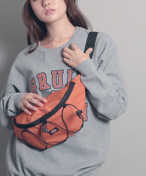 Dickies（ディッキーズ）の「【DICKIES/ディッキーズ】DK OUTLINE LOGO HOLD WAISTBAG アウトラインロゴ ボディバッグ（ボディバッグ/ウエストポーチ・レディース・ベージュ/オレンジ/ブラック/ネイビー・FREE）」の4枚目の写真