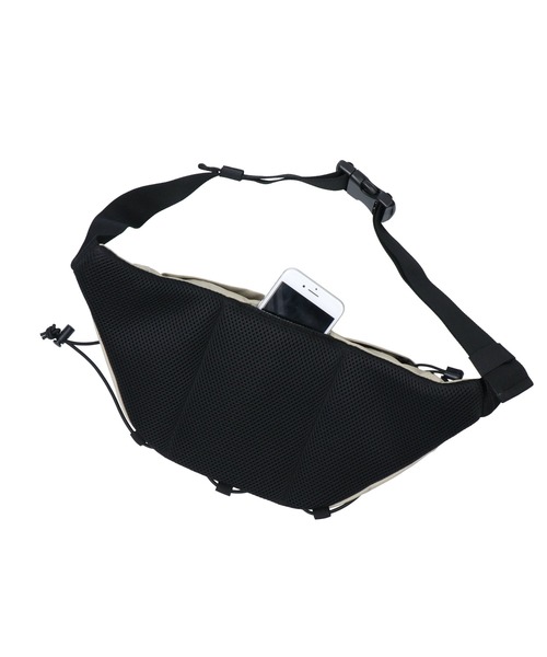 Dickies（ディッキーズ）の「【DICKIES/ディッキーズ】DK OUTLINE LOGO HOLD WAISTBAG アウトラインロゴ ボディバッグ（ボディバッグ/ウエストポーチ・レディース・ベージュ/オレンジ/ブラック/ネイビー・FREE）」の6枚目の写真